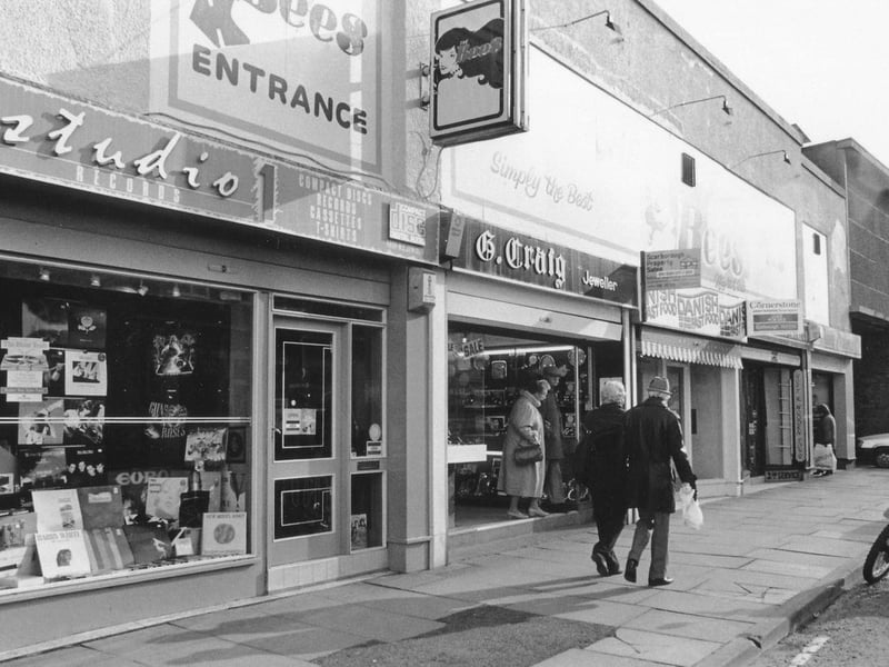 The 2Bs club offered the chance for gambling and also had cabaret. Acts who appeared there included comedians Mike Yarwood, Charlie Williams and Frank Carson along with pop groups like Edison Lighthouse and Black Lace.
Tom Barman’s son, John, took over the club and later after it was sold it became The Bees.