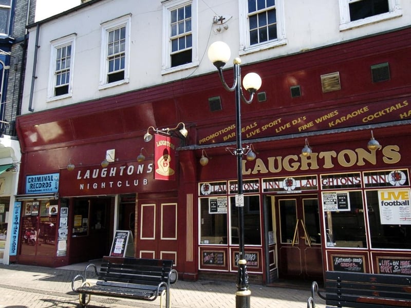 Laughton's, which opened in 1985, called itself "Scarborough’s most fashionable
night-club and lounge bar”. It was advertised as being “for smart over-25s”. Later, Planet 2000 would occupy the top floor.