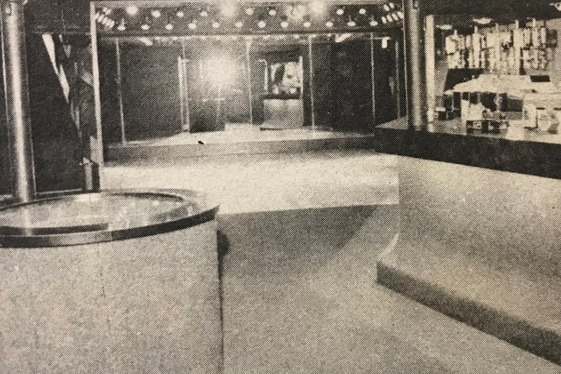 Patrons wanting to get into Dammet Garm's Quiet Room had to negotiate a mirror maze. Stephen Pickering recalled: "The waiter used to do the robot dance and he used to do the same dance in Debenhams front window."
