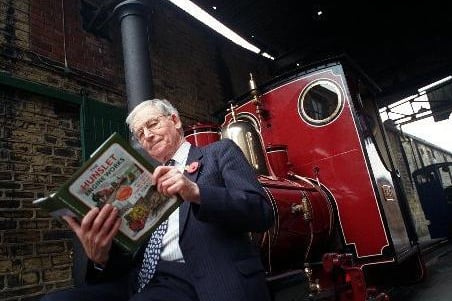November 1999 and Leeds born writer Don Townsley launched his new book The Hunslet Engine Works alongside a 1898 Hunslet Engine.