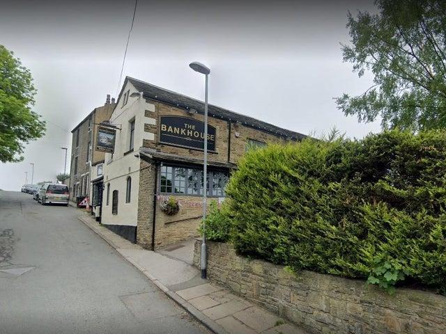 The Bankhouse Inn is a traditional pub that offers a rustic, cosy escape on the edge of town. It is well-regarded for its classic pub fare and inviting atmosphere, making it the perfect endpoint for a local walk. 🍽️ 40-42 Bankhouse Lane, Pudsey, Leeds LS28 8EB