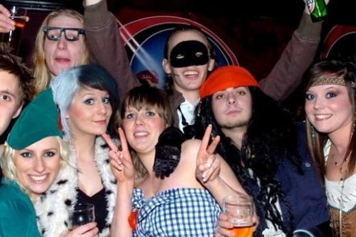 Matty P, Alex, Gareth, Han, Lizz, Pickles, Matty and Sally in Bedroom in 2008.