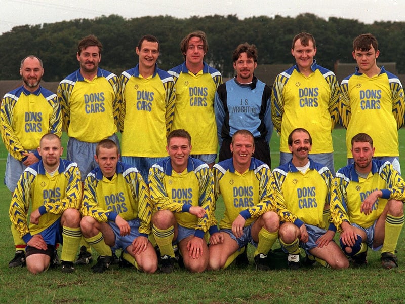 Middleton WMC in December 1996. Back: Ronnie Jest, Carl Binns, Tony Crawshaw, Paul Stubbley, John Stubbley, Ady Wright, Irving ledger. Front: Darren Buttery, Simon Buttery, Neil Fellows, Andy Goddard, Kevin Bentley, Wayne Clynes.