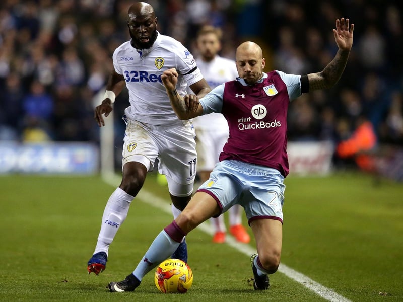 Souleymane Doukara and Aston Villa's Alan Hutton battle for the ball.