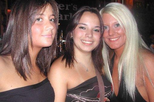 Arabelle, Karly and Amy in Mex bar