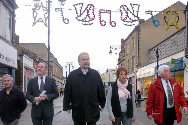January 2004 and retail development plans the town centre were unveiled. MP Colin Challen (middle) assesses vacant shops with Morley Chamber of Trade members, from left, John Rhodes, Stephen Kearns, Susan Wood and Keith Robinson.