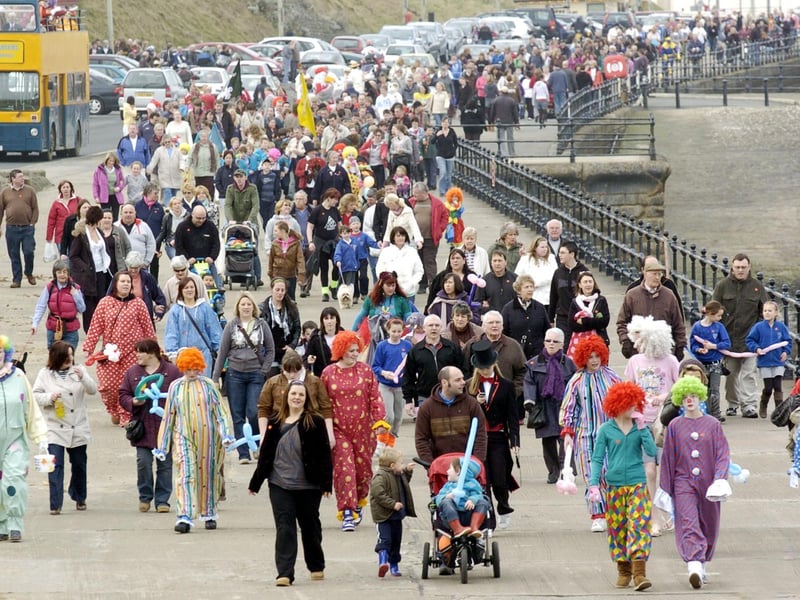 Hundreds of walkers head off round Marine Drive.