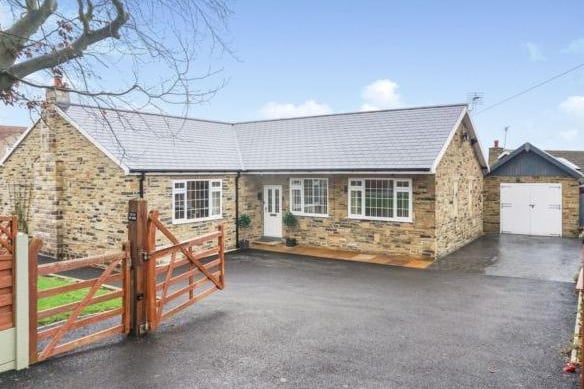 Tadcaster Grammar School (Ofsted rating good) 
Luxury and space with this Detached Bungalow
Four bedrooms
Good sized Gardens
Fantastic Lounge/Dining Room
Large Kitchen/Breakfast room
Electric gates leading to Driveway
Garage