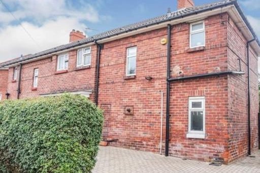 The property is ready to move into and benefits from a large rear garden, three good size bedrooms and modern kitchen and bathroom. Located in this popular area in Chapel Allerton, offering many amenities, shops, bars, restaurants and easy access into Leeds City Centre.