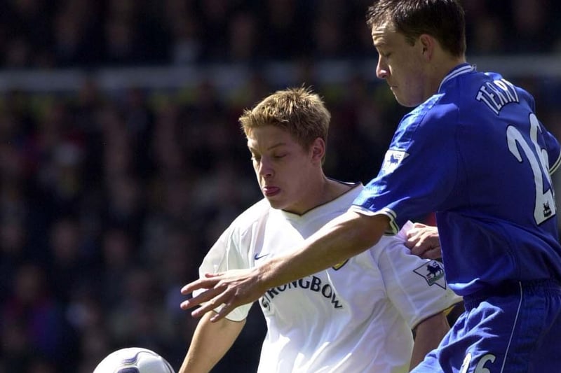 All eyes on the ball for Alan Smith and Chelsea's John Terry.