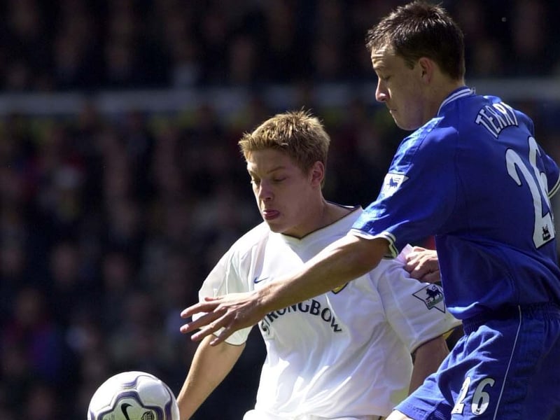 All eyes on the ball for Alan Smith and Chelsea's John Terry.