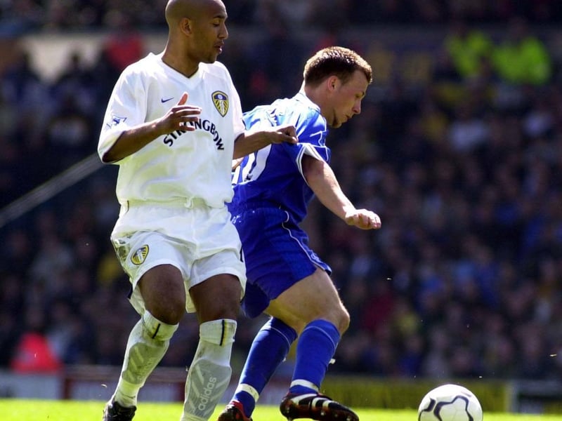 Olivier Dacourt and Chelsea's Jody Morris battle for the ball.