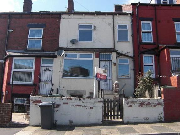 This two-bedroom terraced house is for sale in Hudson Place in Harehills. It is a back-to-back terrace with a lounge, kitchen, basement, cellar and bathroom. It is on the market for £77,995 with ASK.