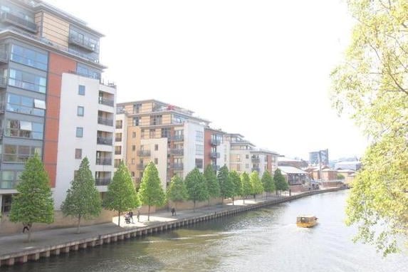 This well presented 2 bedroom, 2 bathroom contemporary apartment, is located on the 4th floor of this sought after riverside development.

Offered chain free, the open plan living area offers a recessed kitchen, ample space for both dining and lounging and access to a generous balcony, via floor to ceiling sliding doors.

Off the spacious hallway is a contemporary house bathroom, large storage/boiler cupboard, 2 bedrooms, both with built in wardrobes the master having a an en suite shower room.