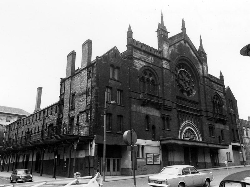 The Gaumont Cinema on Cookridge Street entertained generations of cinema-goers before closing in December 1961. Then became a Bingo Hall until 1969. It was the Town & Country Club between 1992 and 2000.