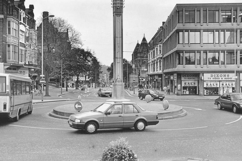 The obelisk at the Odeon roundabout, in 1989.