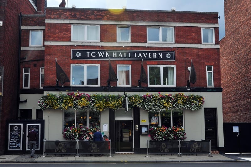 Reviewers said the roast dinners at Town Hall Tavern were "sensational". "The pork was perfect with a a big hunk of crunchy crackling, mash and roast potatoes perfectly cooked, a huge Yorkshire pud of course, lovely gravy and a medley of perfectly cooked veg."