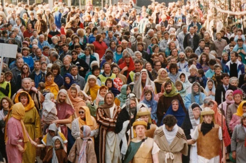 Crowds gather for passion play across Preston City Centre in 1991