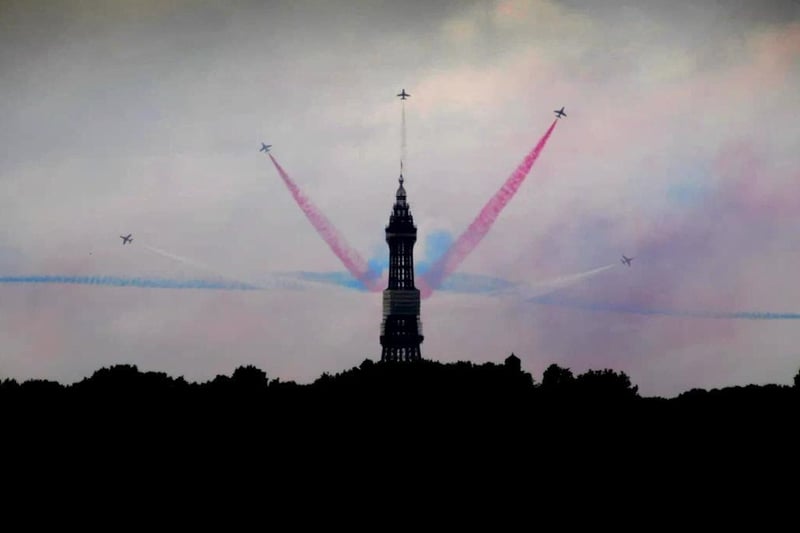 The Red Arrows perform a grand finale in front of The Tower in 2014