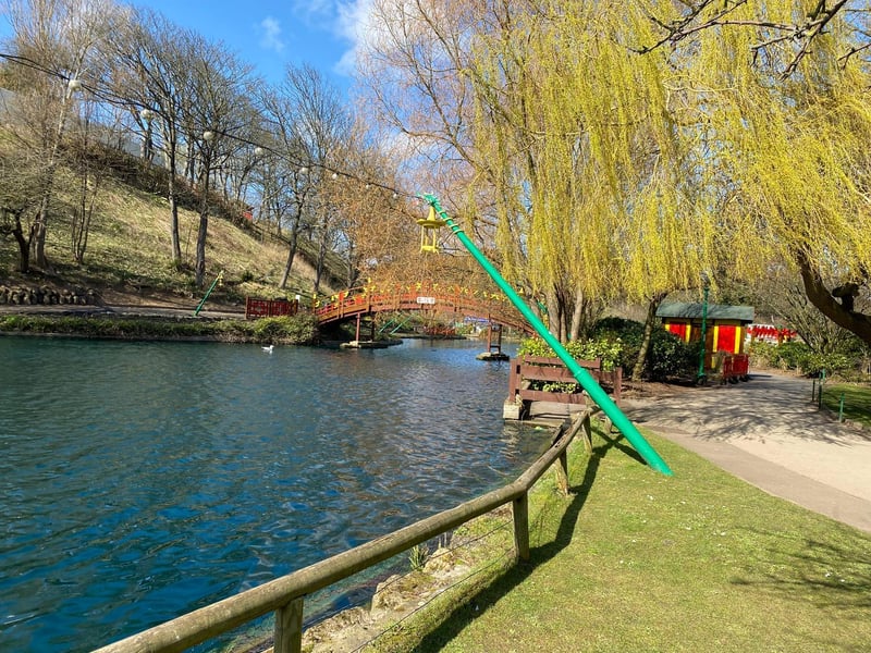 The Half-moon Bridge connecting the Island to the mainland has now been replaced after the pagoda fire in 1999. The park is now also filled with plenty of beautiful trees.