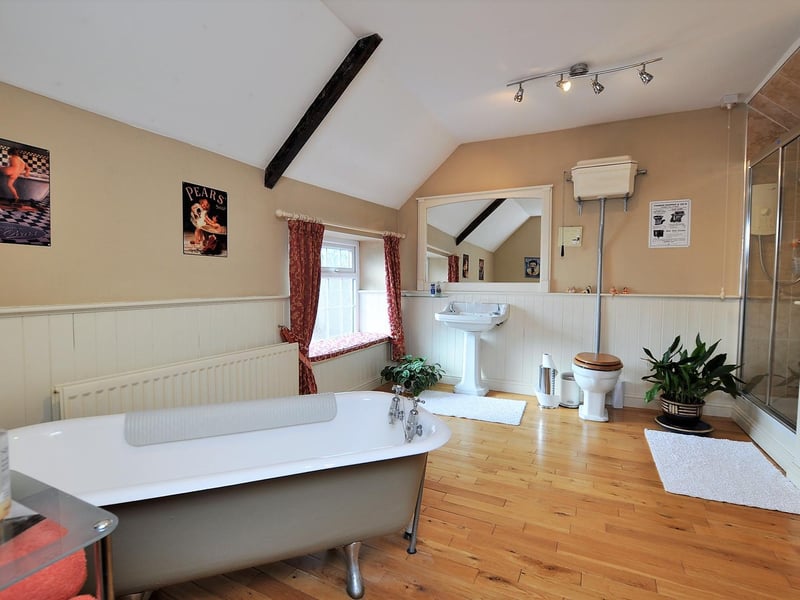 A luxurious bathroom