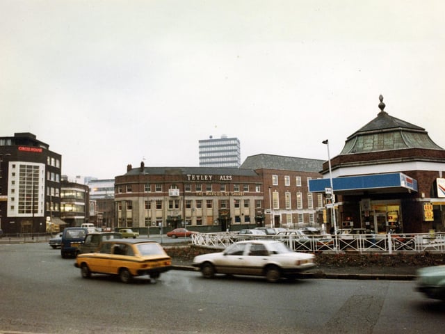 These photos turn back the clock to showcase life in Leeds during the 1980s. 