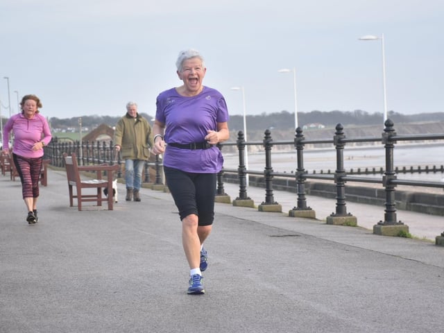 Bridlington Road Runners New Year's Day seafront race action