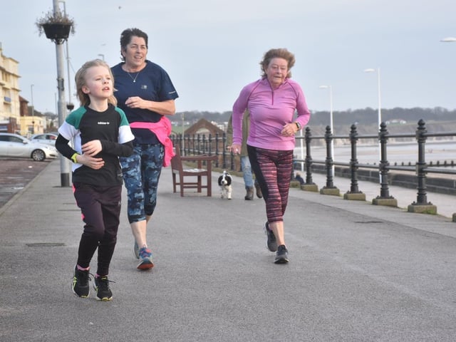 Bridlington Road Runners New Year's Day seafront race action
