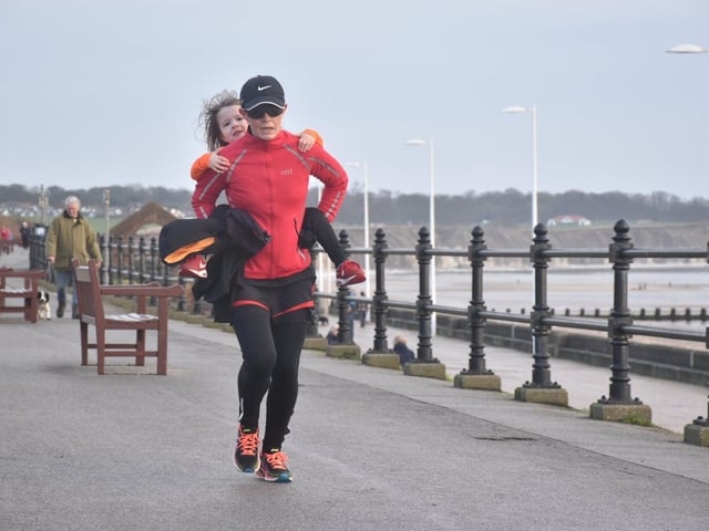 Bridlington Road Runners New Year's Day seafront race action