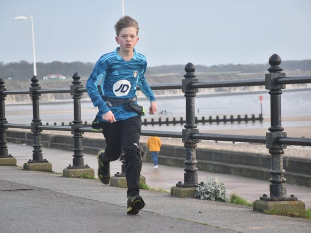 Bridlington Road Runners New Year's Day seafront race action