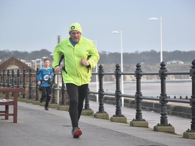 Bridlington Road Runners New Year's Day seafront race action