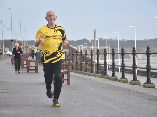 Bridlington Road Runners New Year's Day seafront race action