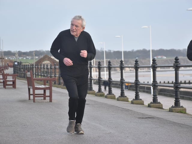 Bridlington Road Runners New Year's Day seafront race action