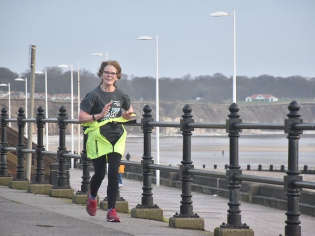 Bridlington Road Runners New Year's Day seafront race action