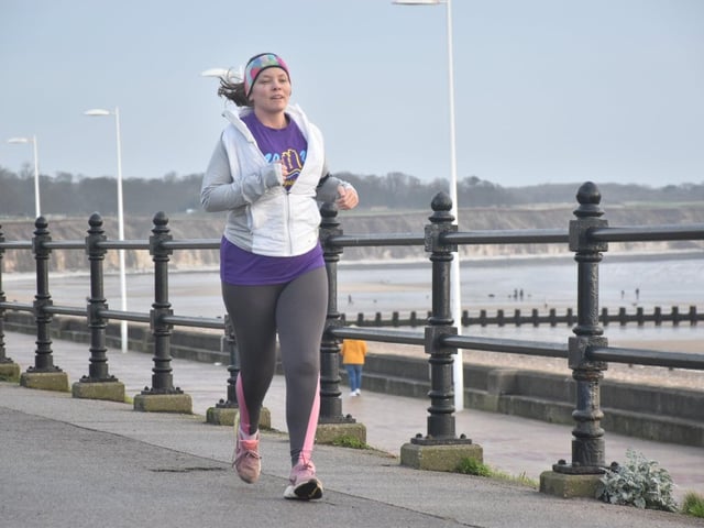 Bridlington Road Runners New Year's Day seafront race action