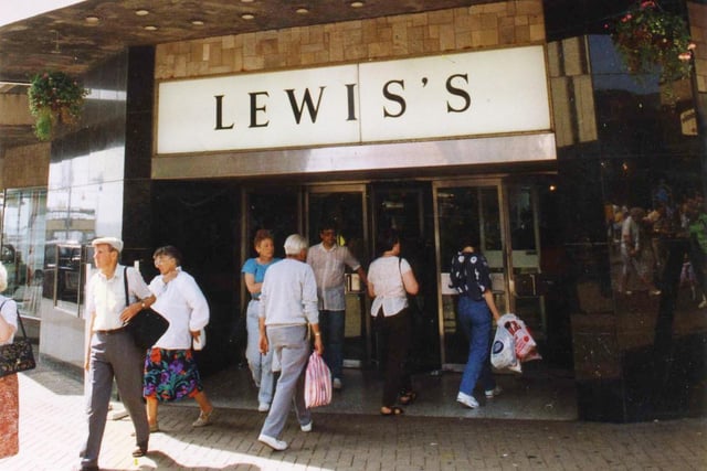 Shoppers at Lewis's in Blackpool, 1992