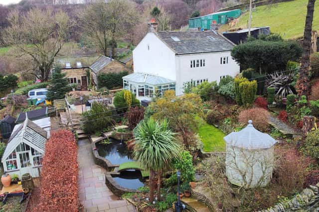 This Listed property within the hamlet of Luddenden is close to both Halifax and Hebden Bridge.