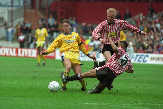 David Batty went on to have a fantastic career domestically and internationally with England after making his debut for Leeds United in November, 1987 as an 18-year-old against Swindon Town. He quickly earned a reputation as a fiercely competitive midfielder and a regular first team player from a young age.
