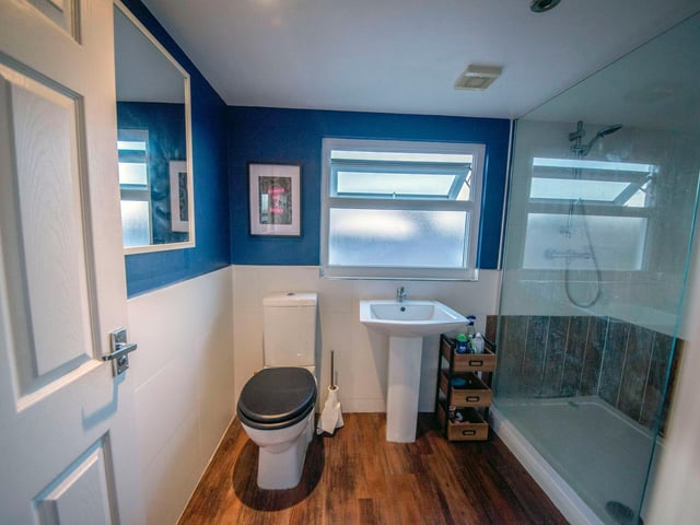 It also benefits from a family-bathroom.