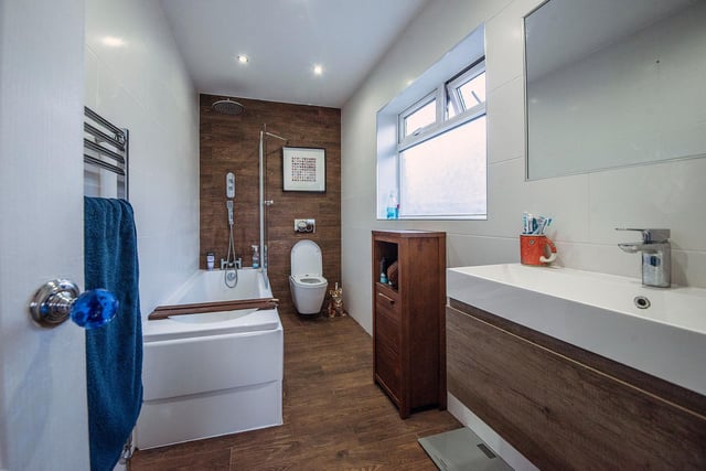 It benefits from a modern and contemporary en-suite bathroom.