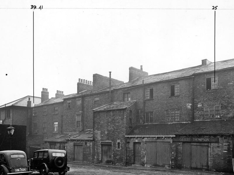 Back George Street in October 1947. G. Thompson fruit salesman and Chadwick and Son fruit salesman are visible.