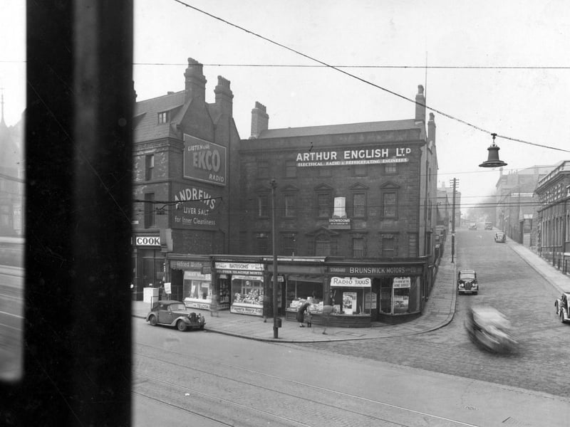 Hartley Hill from North Street pictured in February 1949. The building on the right seen from the side is the Leeds Public Dispensary.