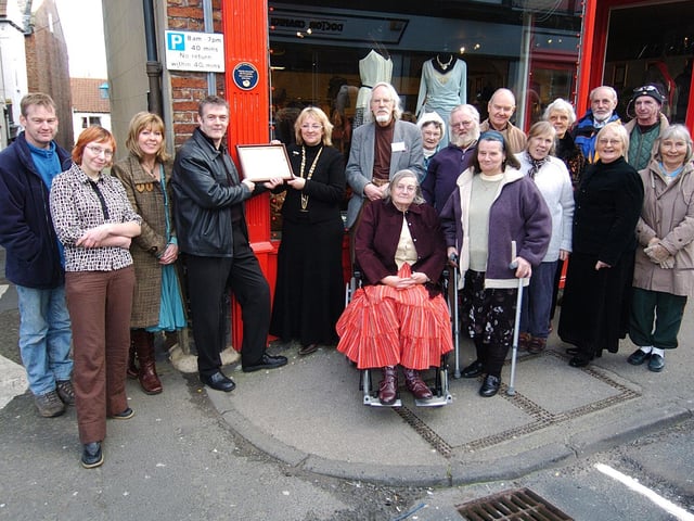 Mike Shaw presents Dianne Pudney-Bennett with a print of an original Sutcliffe photographic plate.