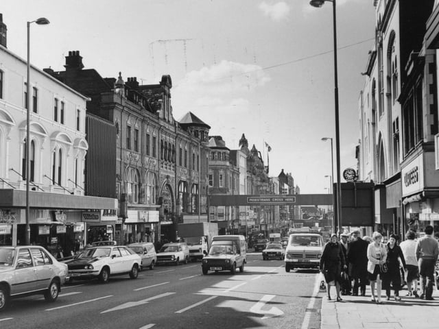 Share your memories of Leeds in 1986 with Andrew Hutchinson via email at: andrew.hutchinson@jpress.co.uk or tweet him - @AndyHutchYPN