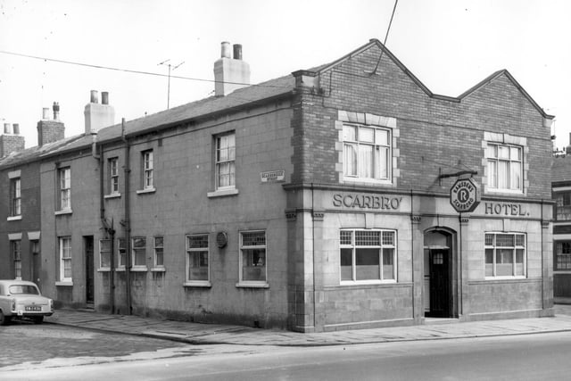 The Scarboro Hotel public house on Scarborough Street in February 1964. To the right is Crompton Terrace.