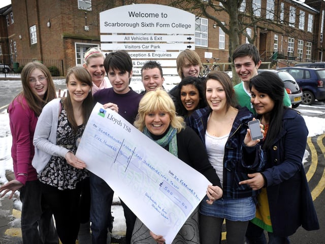 Scarborough Sixth Form College Students Union raises £500 for Scarborough Hospital. Collecting the cheque is Helen King, centre, from the hospital pictured with the students.