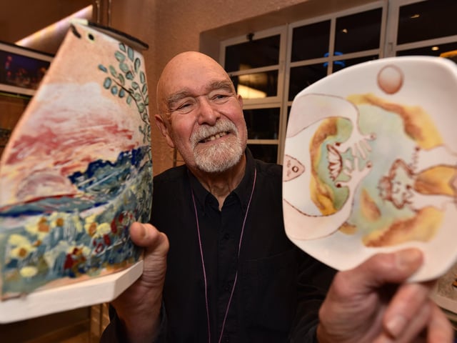 Tony Fenter is showing work by his partner Shirley Shepherd. Shirley, who also has a gallery in Blands Cliff, displays and sells her ceramics and paintings. Her most recent work is porcelain.
 
Shirley also champions the works of other artists.