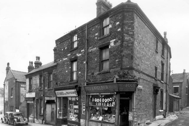 Delph Lane in Woodhouse pictured in September 1959. On the left is the junction with Woodhouse Street. The building at the corner is the White Rose public house.