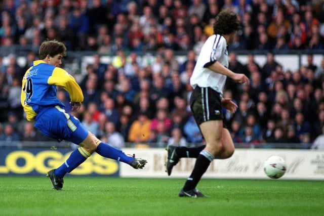 Harry Kewell slots home Leeds United's fourth goal of the game.