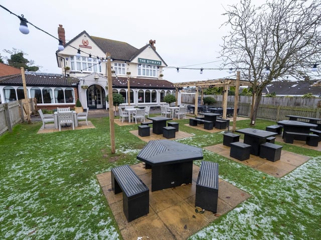 As part of the refurbishment, guests of the Byways can enjoy an all-new outdoor seating area, complete with revamped beer garden and newly constructed pergola in the pub’s front garden.